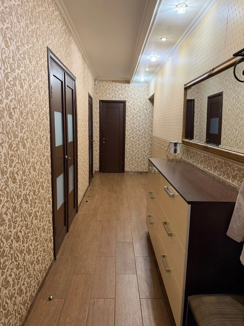 Продається 3-кімнатна квартира в Ужанці