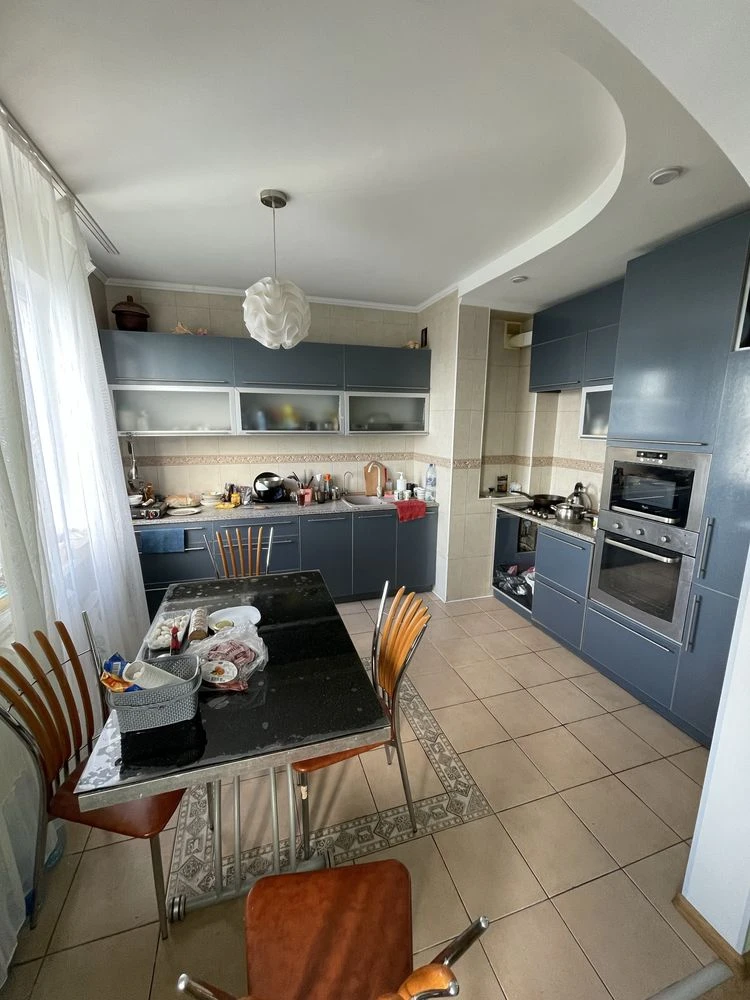 For Sale: Panoramic 3-bedroom apartment in Ukraine