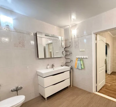 FOR SALE BY OWNER: 4-room apartment in the city of Ukraine. Possible