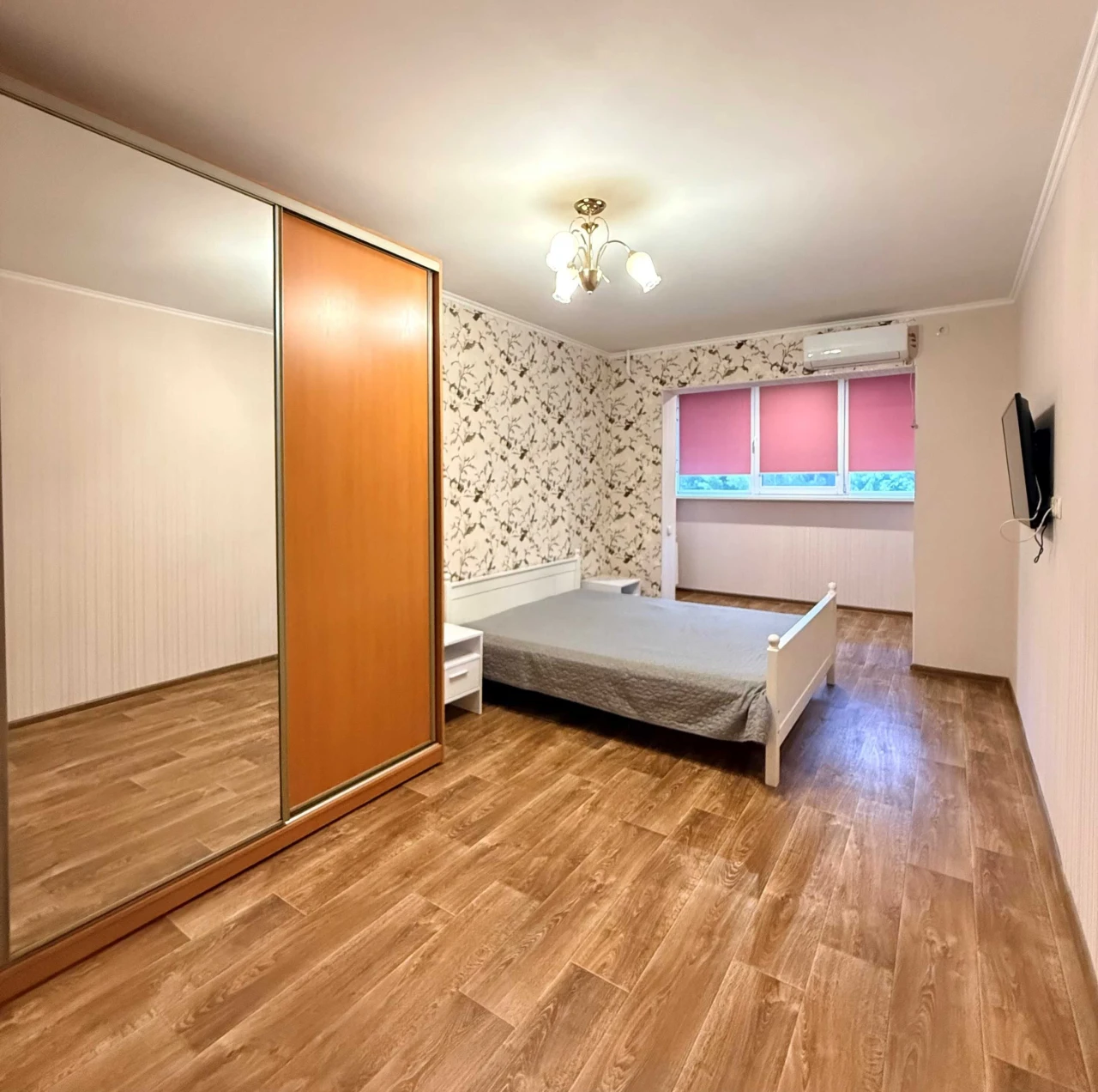 FOR SALE BY OWNER: 4-room apartment in the city of Ukraine. Possible