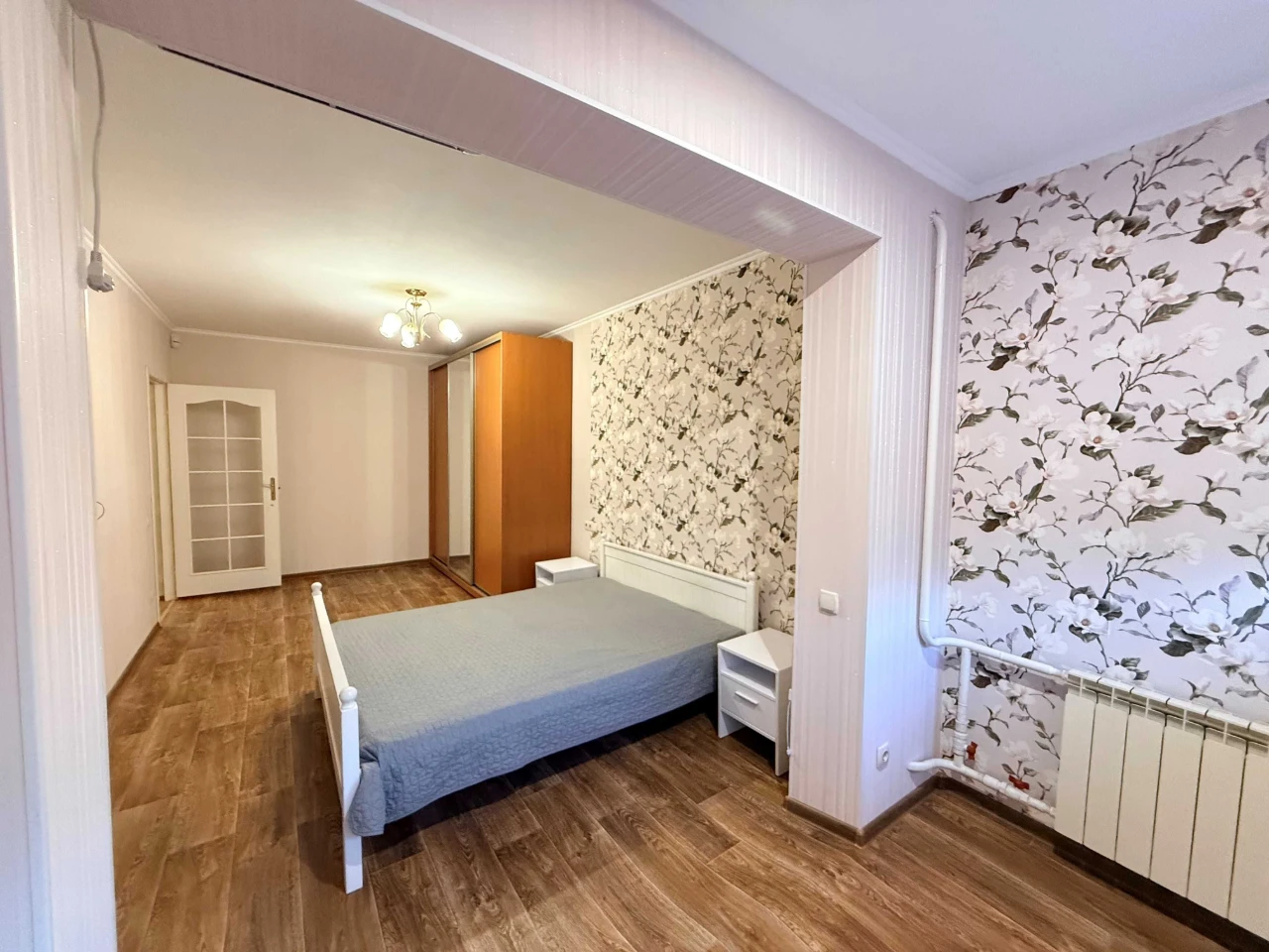FOR SALE BY OWNER: 4-room apartment in the city of Ukraine. Possible