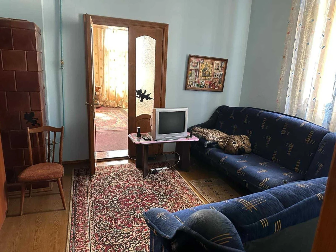 Продається 2-кімнатна квартира у самому центрі міста Рудки.