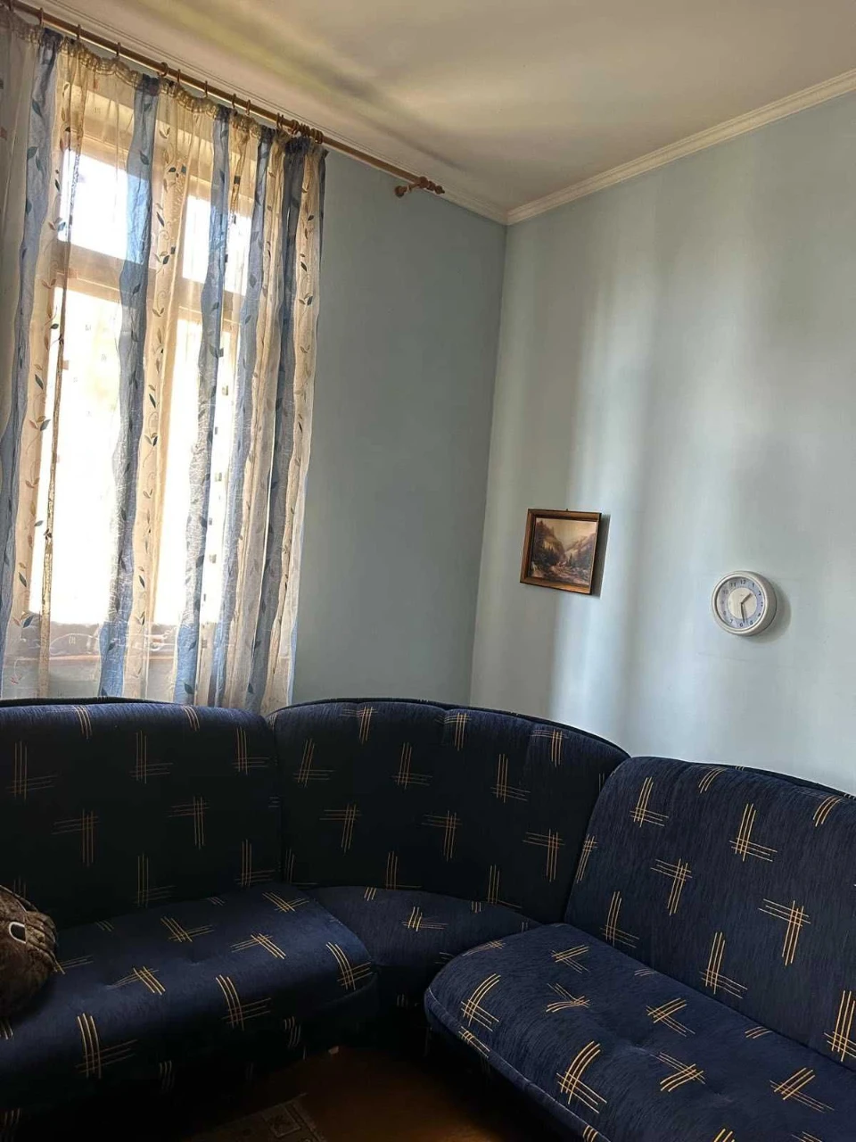 Продається 2-кімнатна квартира у самому центрі міста Рудки.