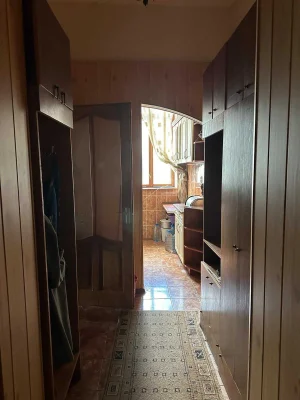 Продається 2-кімнатна квартира у самому центрі міста Рудки.