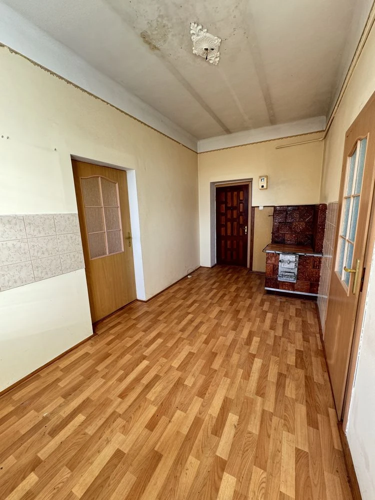 Світла квартира з горищем під житло у Хирові