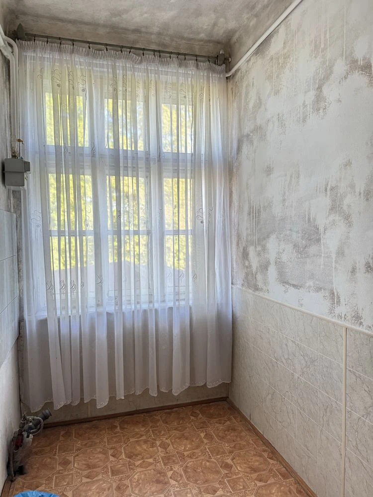 Світла квартира з горищем під житло у Хирові