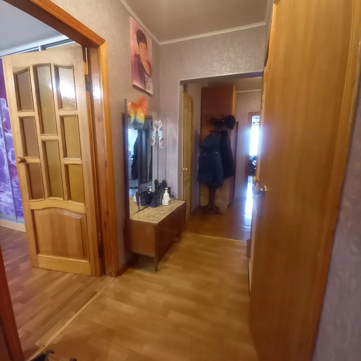 Продам м.Мерефа 3х.кімн.квартира 63м.ремонт.27тис.