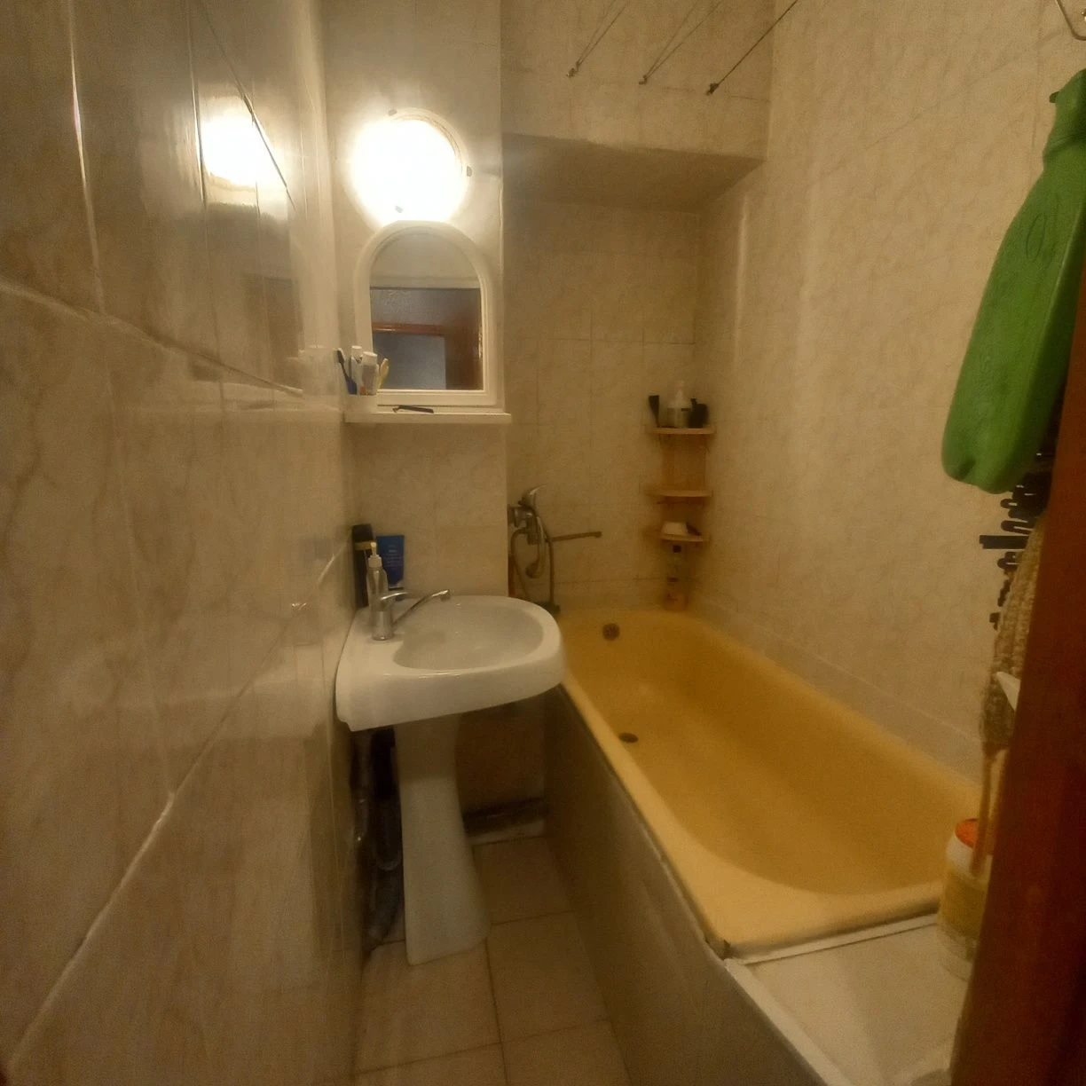 Продам м.Мерефа 3х.кімн.квартира 63м.ремонт.27тис.