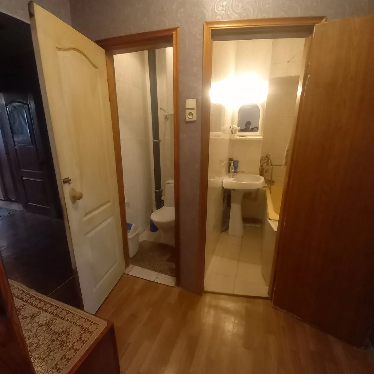 Продам м.Мерефа 3х.кімн.квартира 63м.ремонт.27тис.