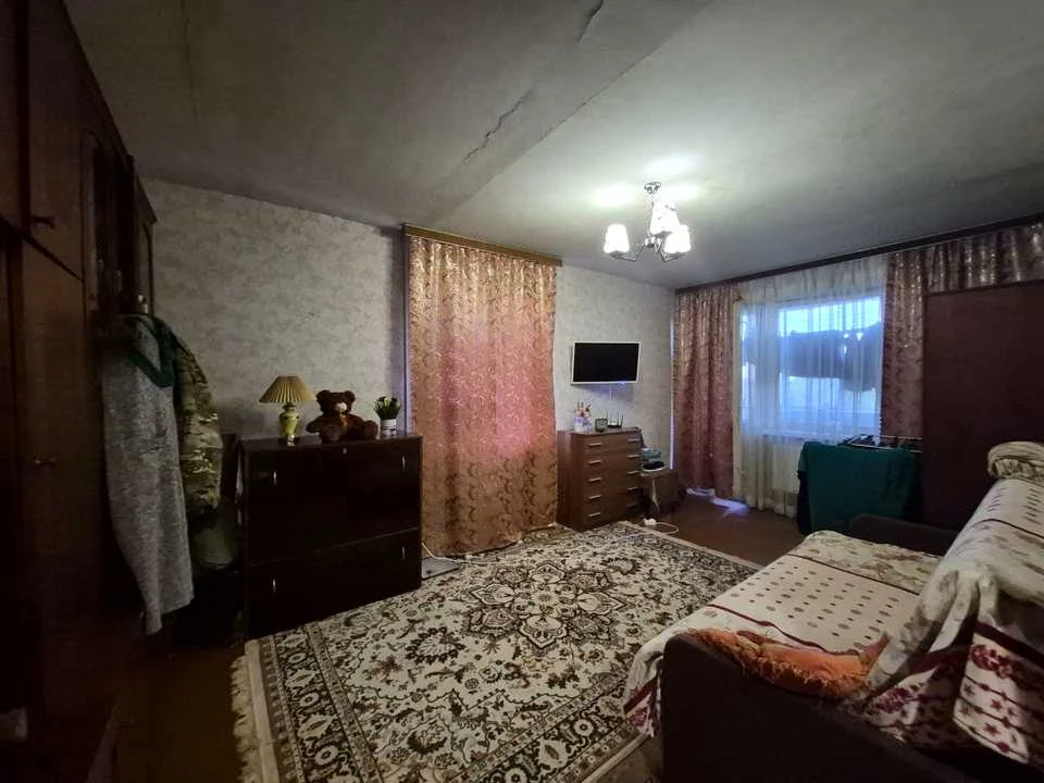 Квартира. Остер, 8 березня