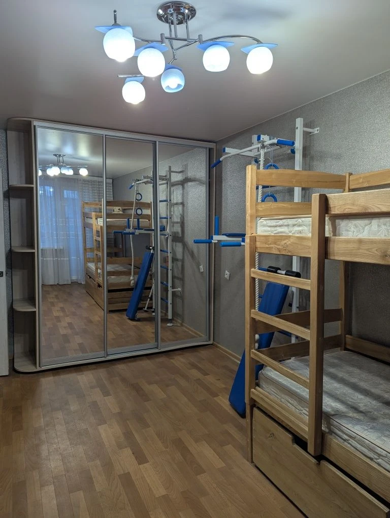 ПРОДАМ хорошу ТРИКІМНАТНУ квартиру в м. Ніжин. Можна під ЄВі