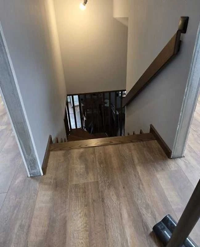 Продаж 4-к. квартири ДВОРІВНЕВА 4/4ц 103/63/40м² Винники вул
