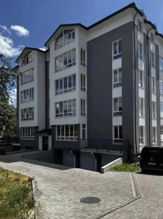 Продаж 5 кімнатної 2 рівневої квартири без ремонту у новобуд