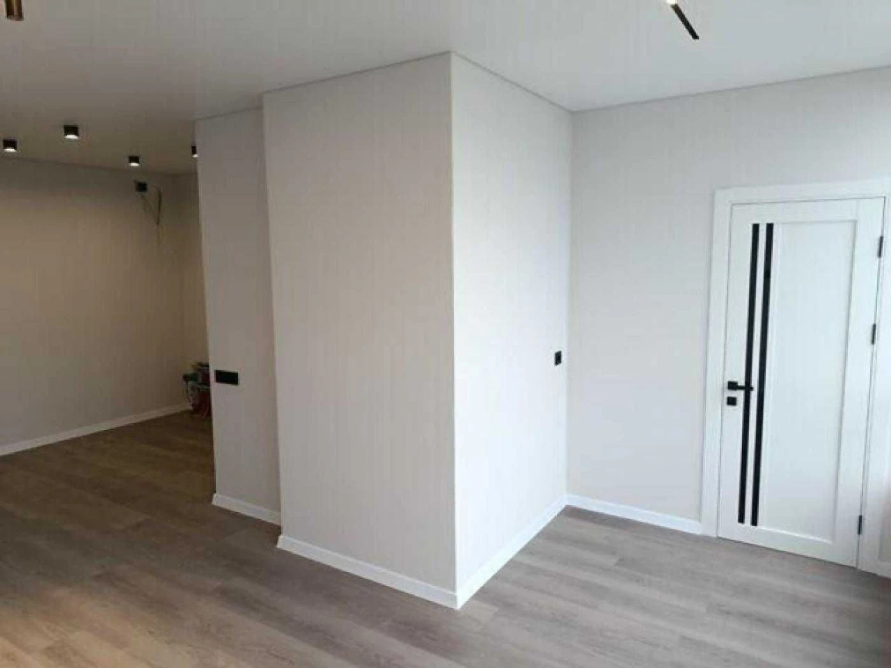 Sale of a 2-room apartment with a euro-renovation in a new building, location