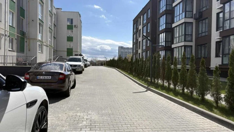 Продаж 1 кімнатної квартири без ремонту у новобудові, місто