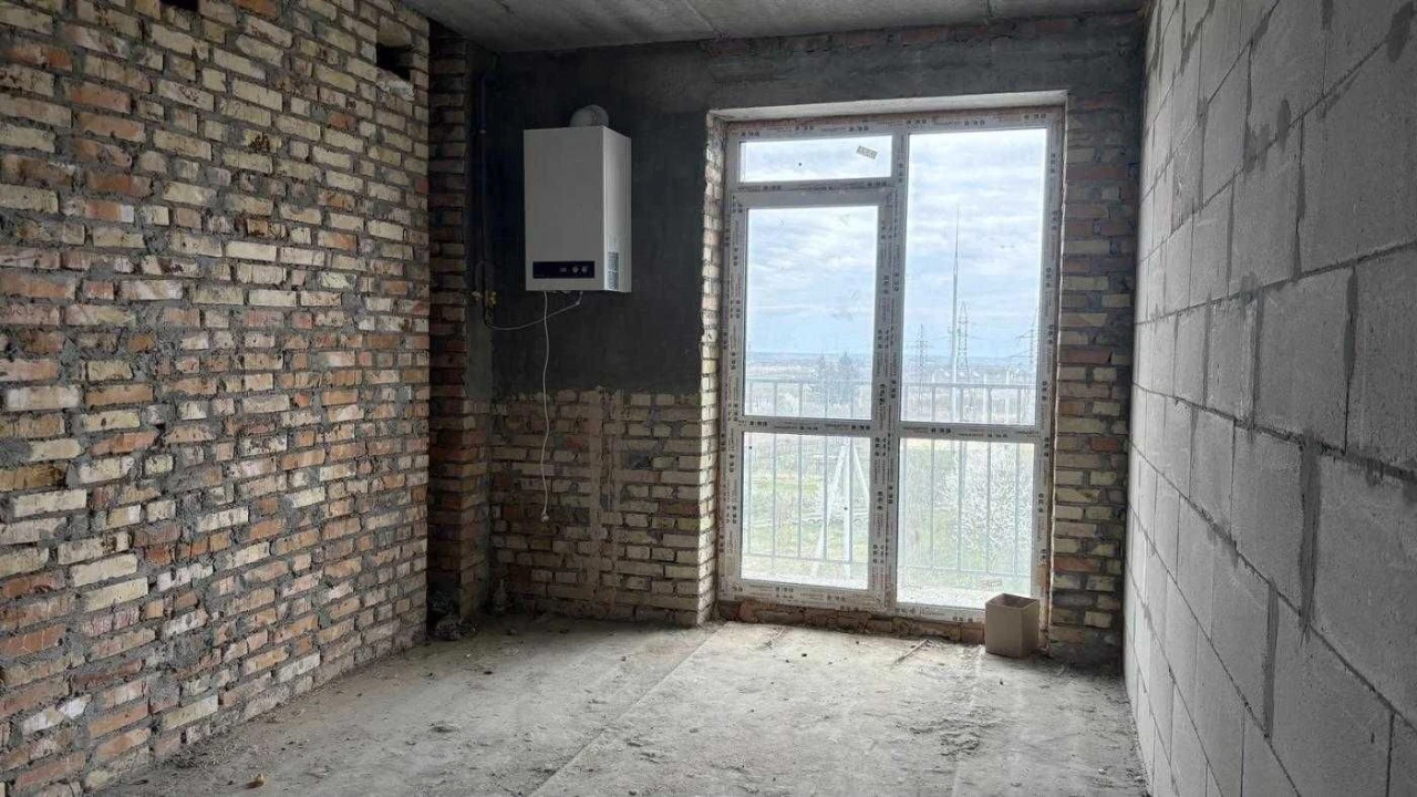 Продаж 1 кімнатної квартири без ремонту у новобудові, місто