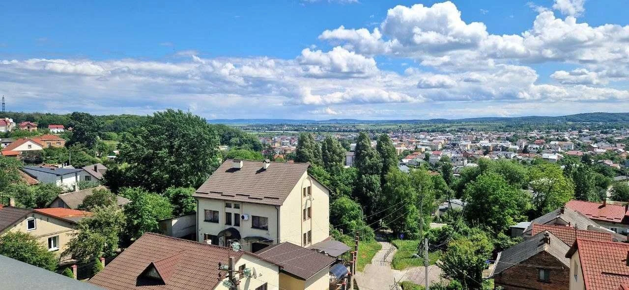 Продається 2-кімнатна квартира площею 72 м² у  ЖК Галицький.