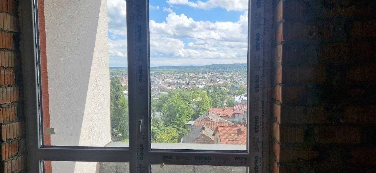 Продається 2-кімнатна квартира площею 72 м² у  ЖК Галицький.