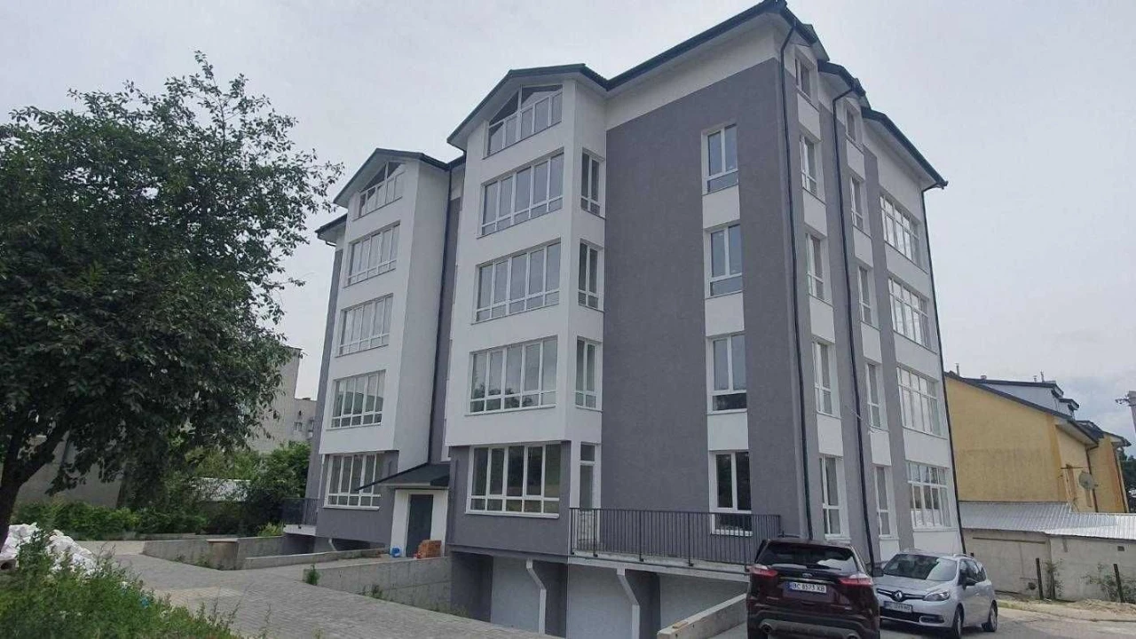 Sale of a 5-room, two-story apartment, unfurnished in a new building