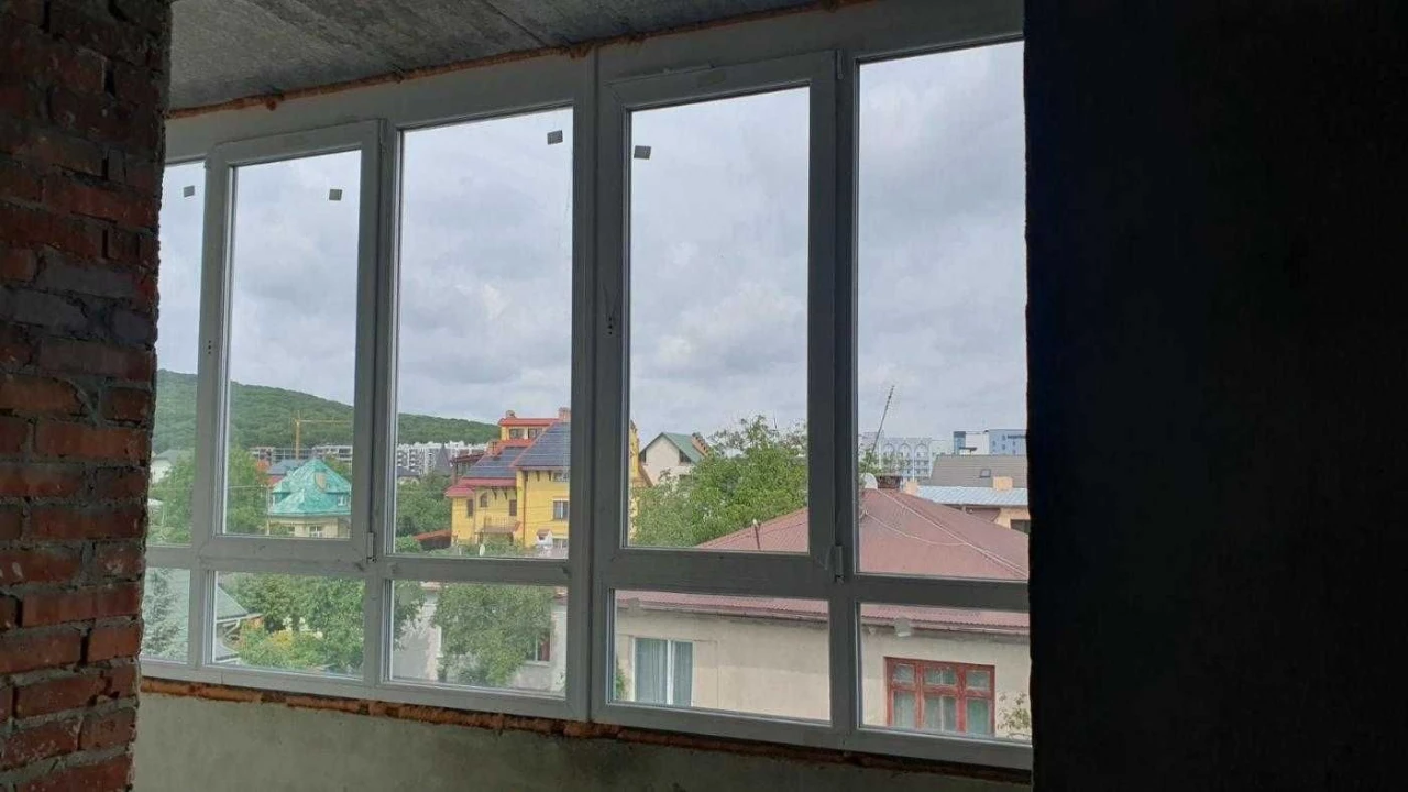 Sale of a 5-room, two-story apartment, unfurnished in a new building