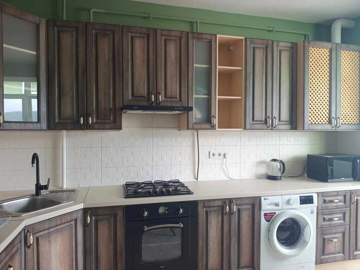 Продаж 1-к. квартири З РЕМОНТОМ 46/26/20м² Винники вул. Винн