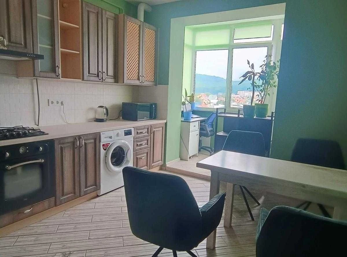 Продаж 1-к. квартири З РЕМОНТОМ 46/26/20м² Винники вул. Винн
