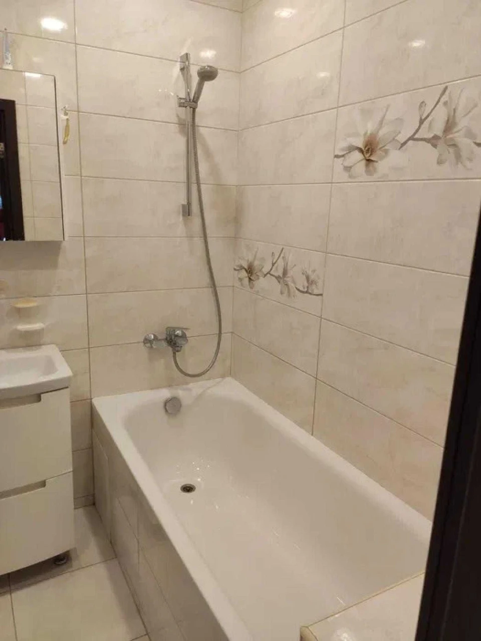 Sale of a 1-bedroom apartment renovated with furniture in a new building