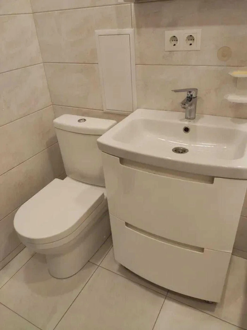 Sale of a 1-bedroom apartment renovated with furniture in a new building