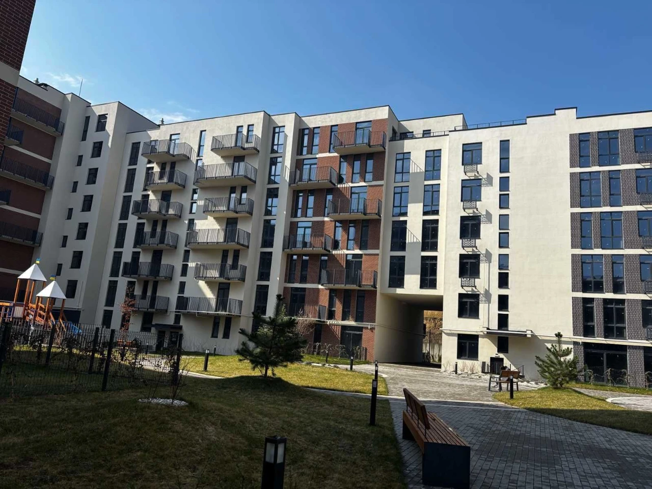 Продаж 2-кім. квартири в м. Винники