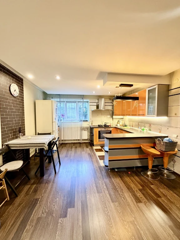 Sale of a 2-bedroom apartment 70 sq m, in. Saharova