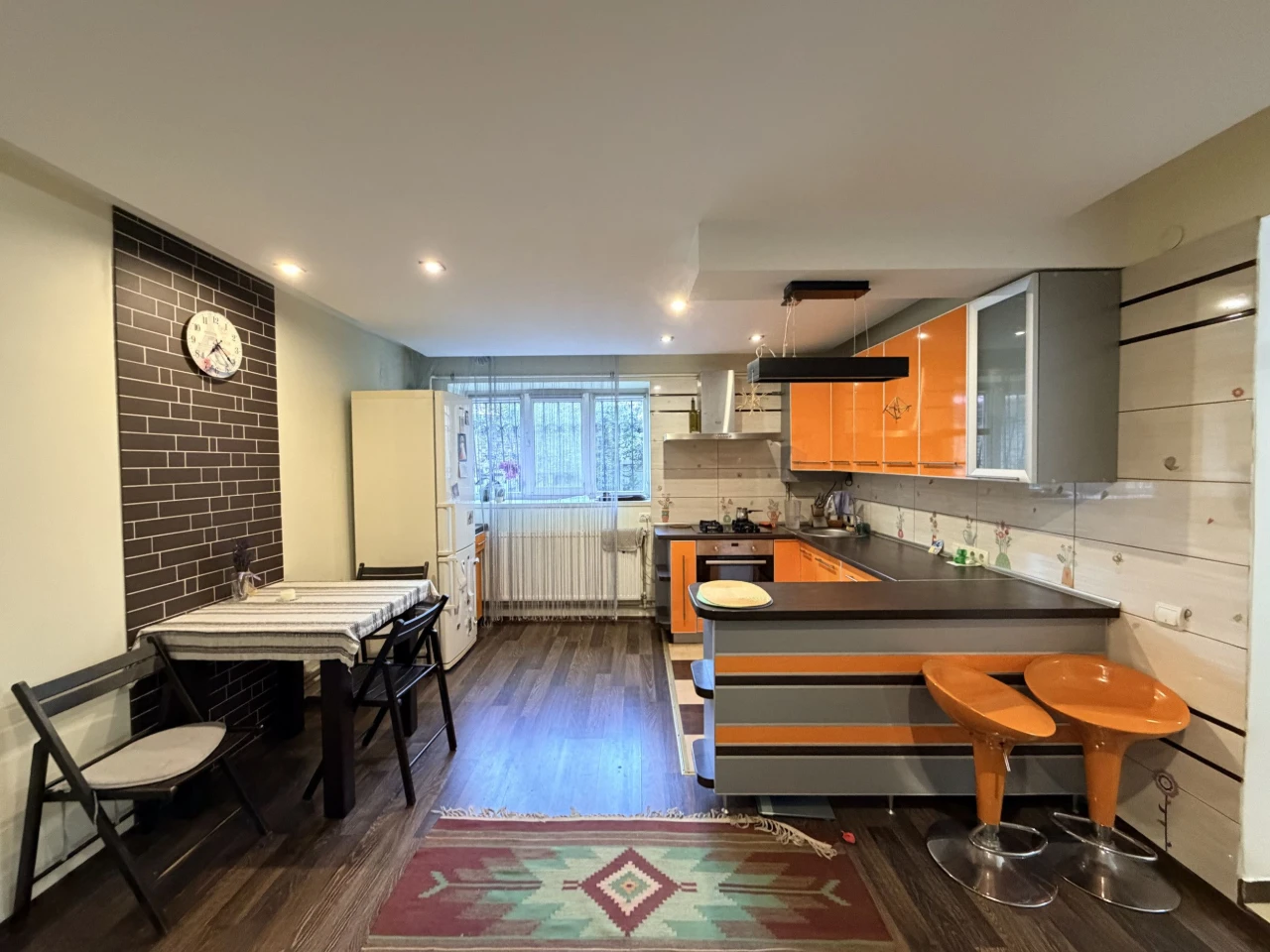Sale of a 2-bedroom apartment 70 sq m, in. Saharova