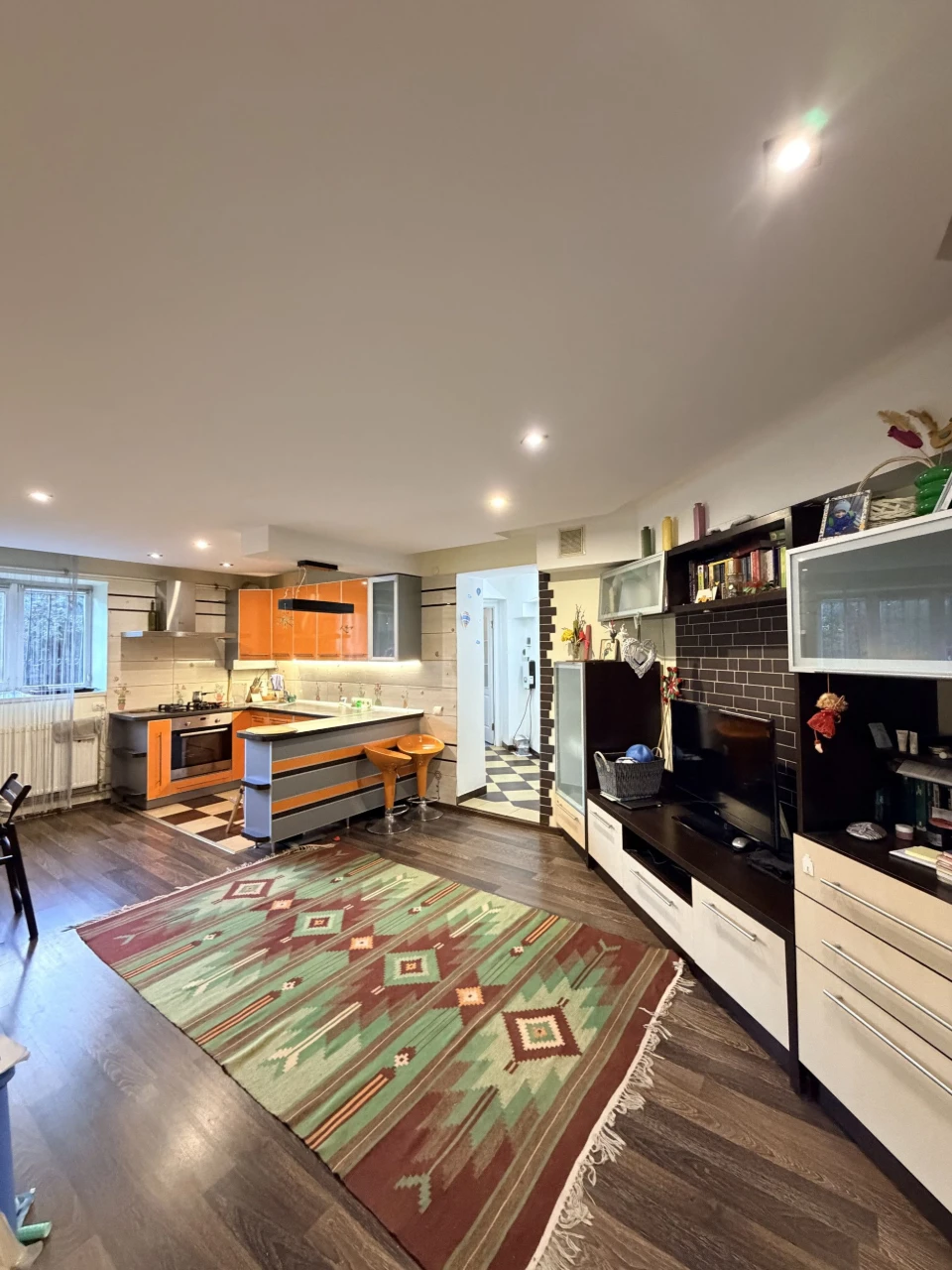 Sale of a 2-bedroom apartment 70 sq m, in. Saharova