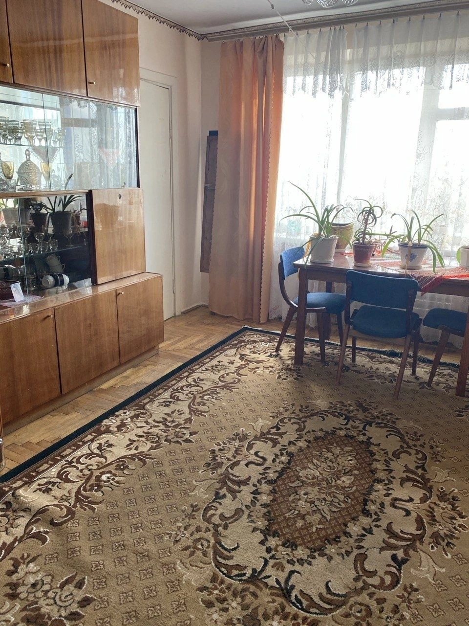 Простора 5-кімнатна квартира.