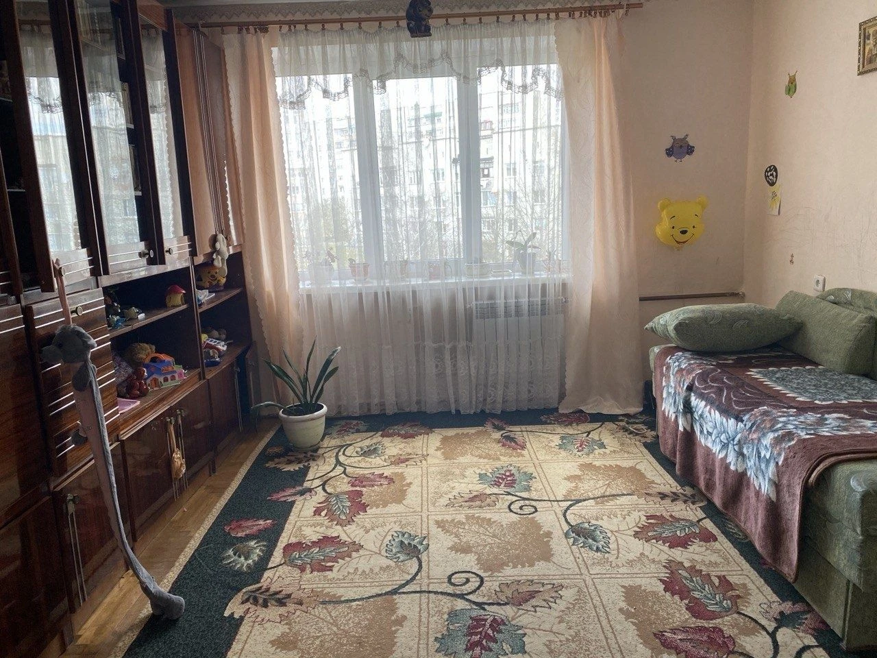 Простора 5-кімнатна квартира.