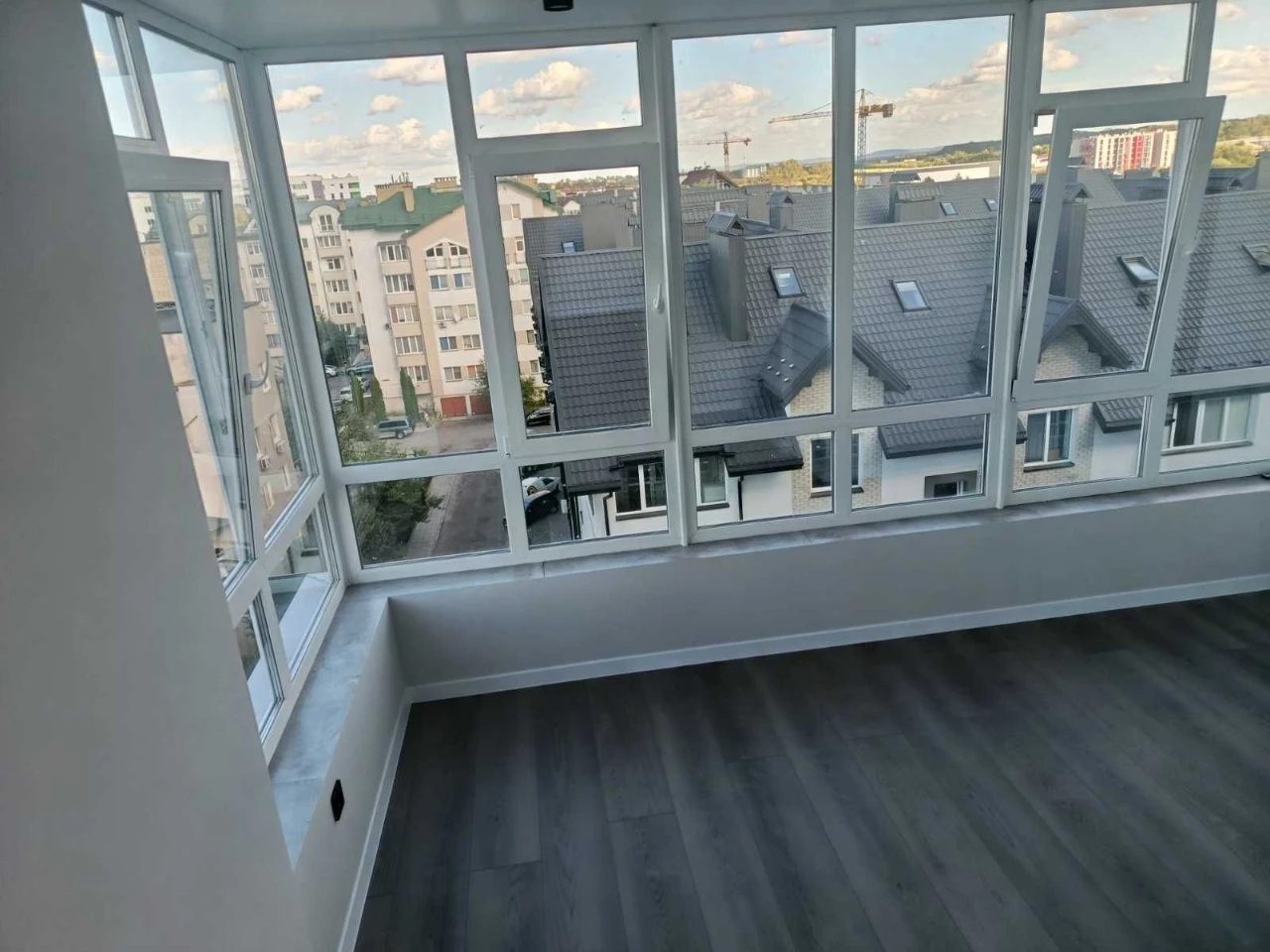 Продаж 2к квартири З РЕМОНТОМ 6/8ц 52/23/25м² Винники вул. Л
