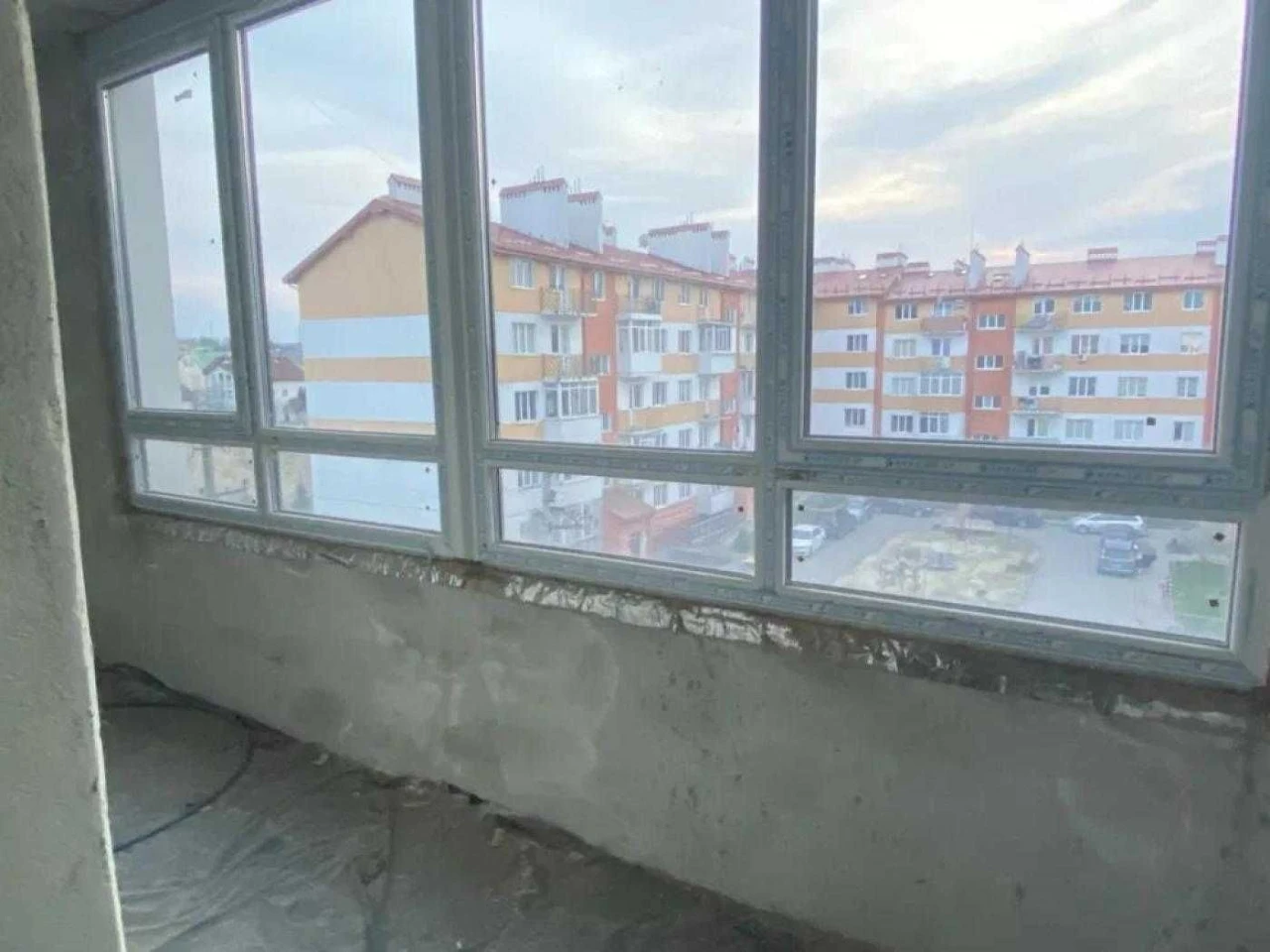 Продаж 2 кімнатної квартири на 4/5 поверсі у новобудові ЖК Г
