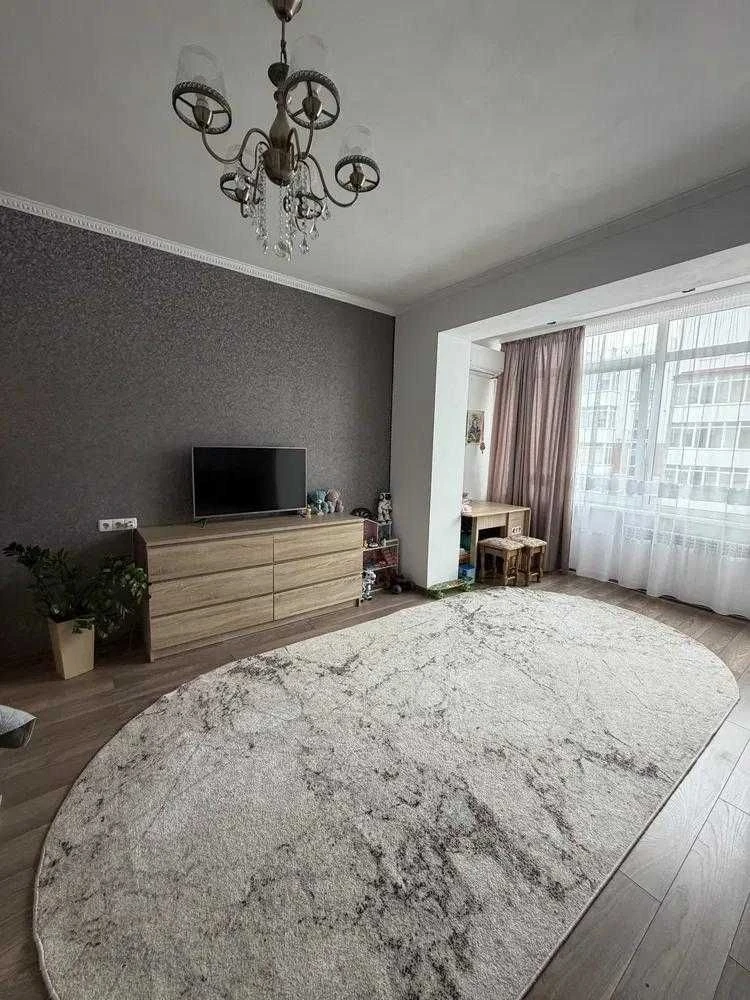 Продаж 1-к. квартири З РЕМОНТОМ 48/35/13м² Винники вул.Винна
