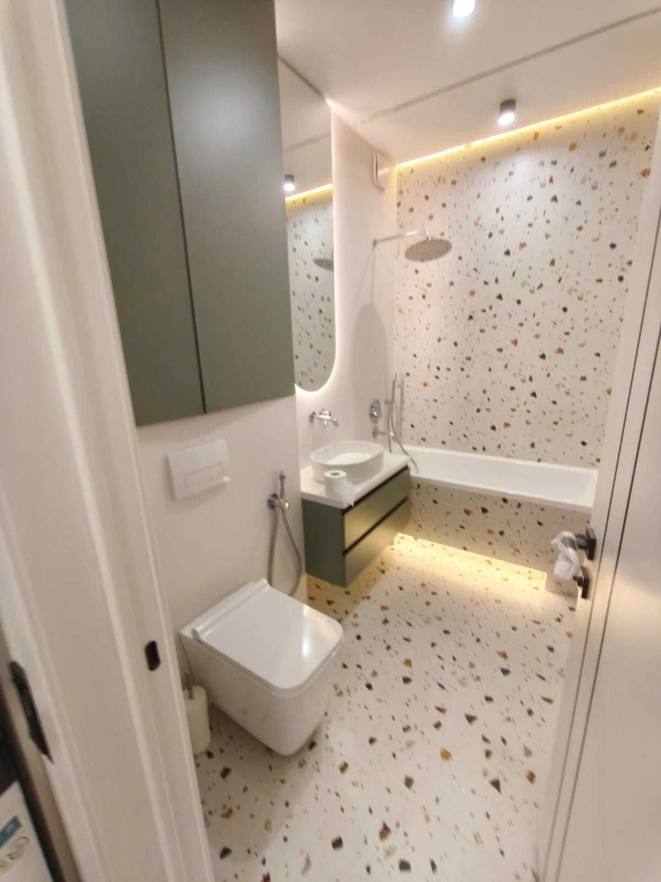 Продаж 1-к. квартири З РЕМОНТОМ 1/9ц 52/38/14м² ЖК Сусіди Ви