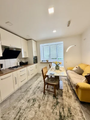 Продаж 2-кім. квартири 67 м.кв., в. Винна Гора