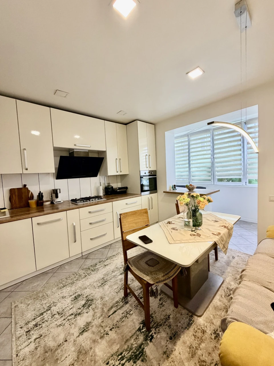 Продаж 2-кім. квартири 67 м.кв., в. Винна Гора