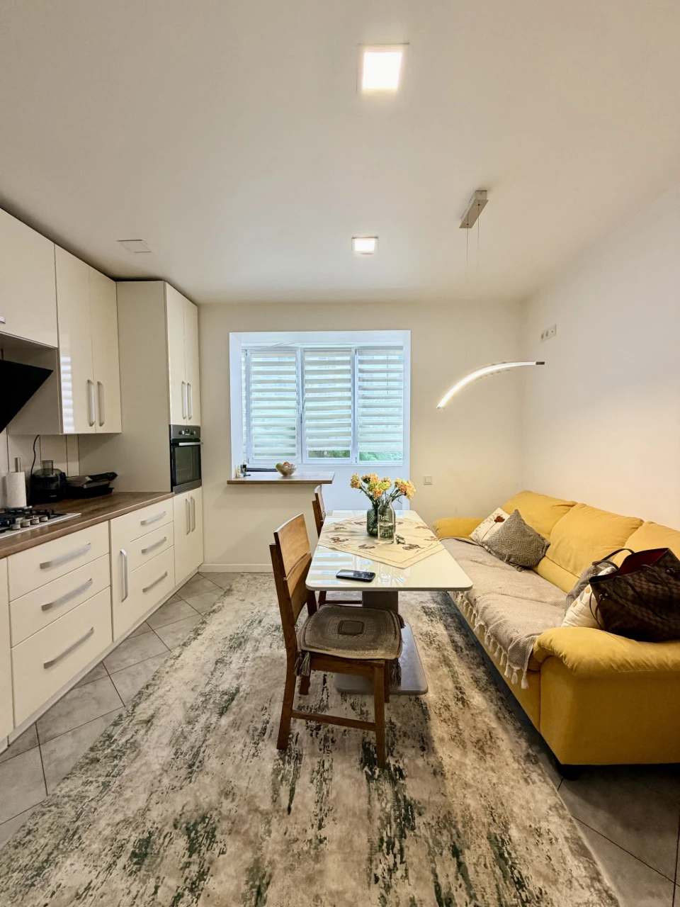 Продаж 2-кім. квартири 67 м.кв., в. Винна Гора