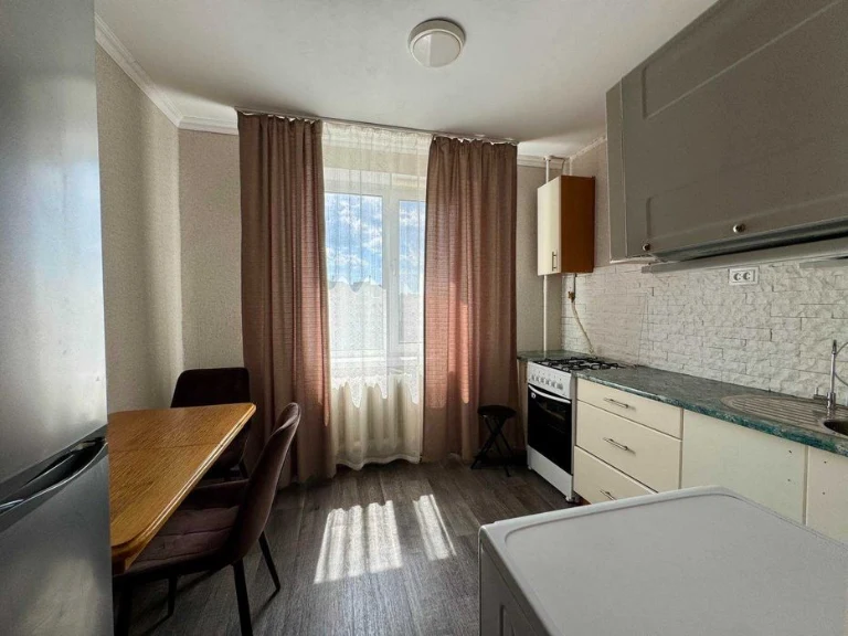 (5) Selling a 1-room apartment on Pirogova Street 9081