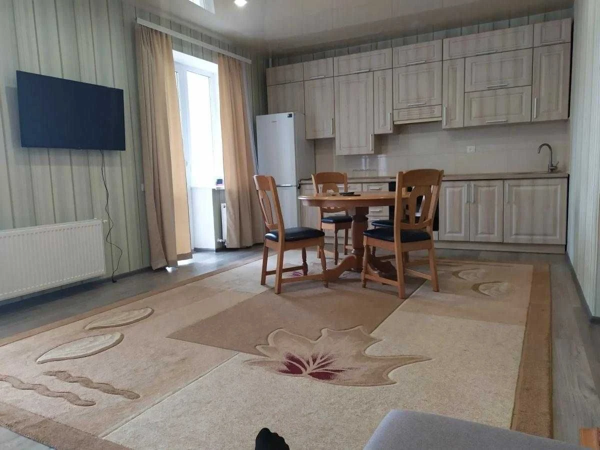Продаж 1к квартири З РЕМОНТОМ 4/8ц 44/33/11м² Винники вул. В