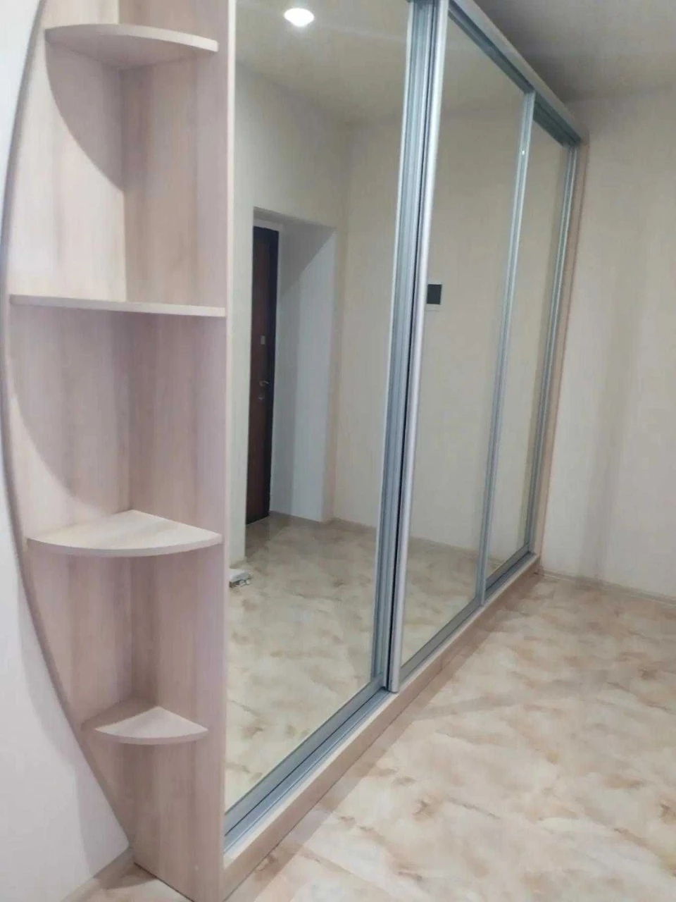 Продаж 1к квартири З РЕМОНТОМ 4/8ц 44/33/11м² Винники вул. В