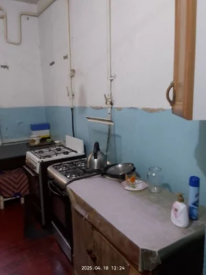 Продам 5-комн. квартиру-коммуналку, 100м. Отдельные входы!