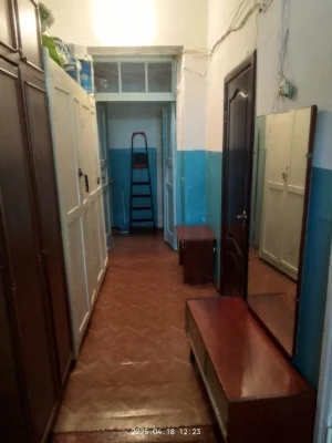 Продам 5-комн. квартиру-коммуналку, 100м. Отдельные входы!