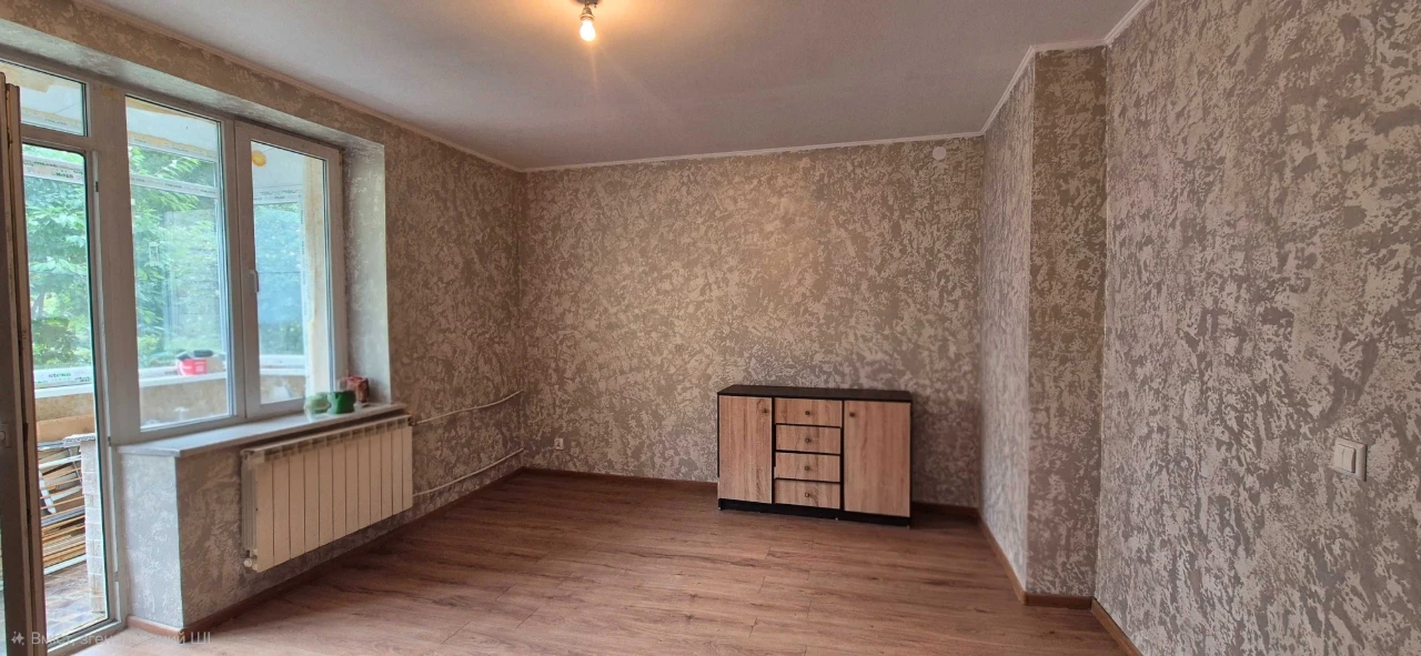 Продається затишна та світла квартира у тихому, зеленому кут