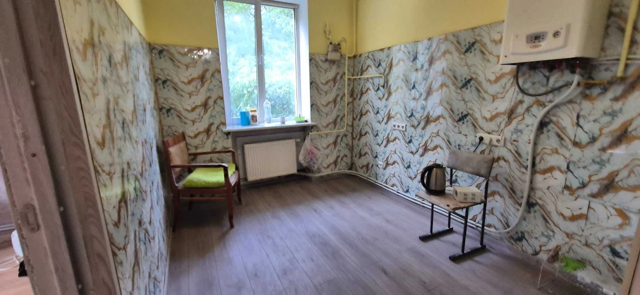 Продається затишна та світла квартира у тихому, зеленому кут