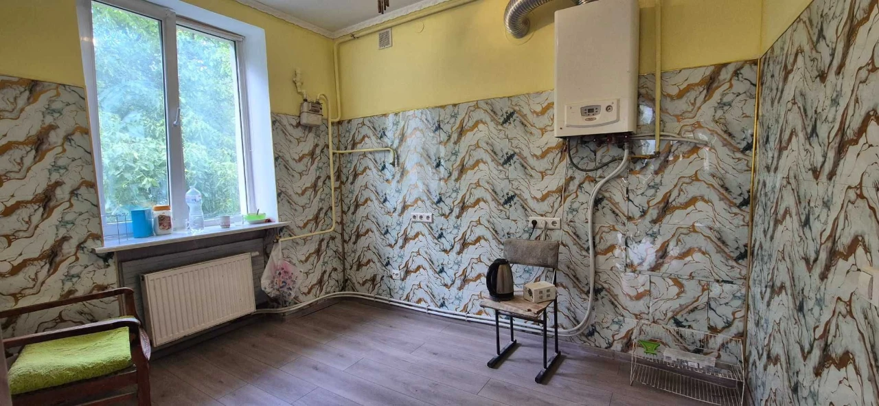 Продається затишна та світла квартира у тихому, зеленому кут