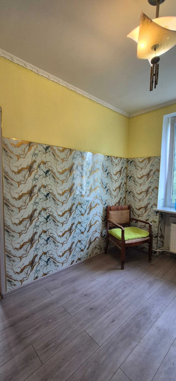 Продається затишна та світла квартира у тихому, зеленому кут